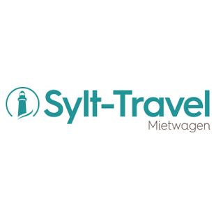 Logo von "Sylt-Travel Mietwagen" mit türkisfarbenem Schriftzug und einem stilisierten Leuchtturm in einem Kreis links vom Text.