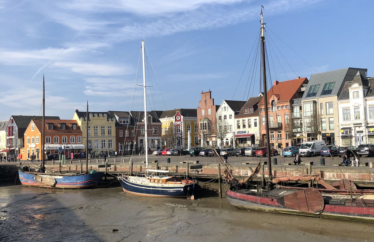 Husumer Hafen bei Ebbe