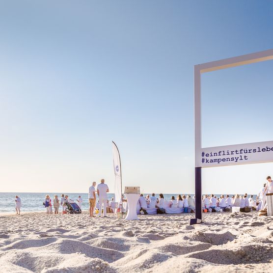 White Dinner am Strand in Kampen