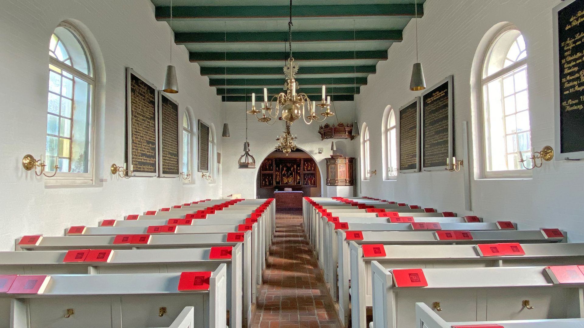 Ein Ort der Hoffnung und des Glaubens: Ein Blick in die St. Niels Kirche auf Sylt